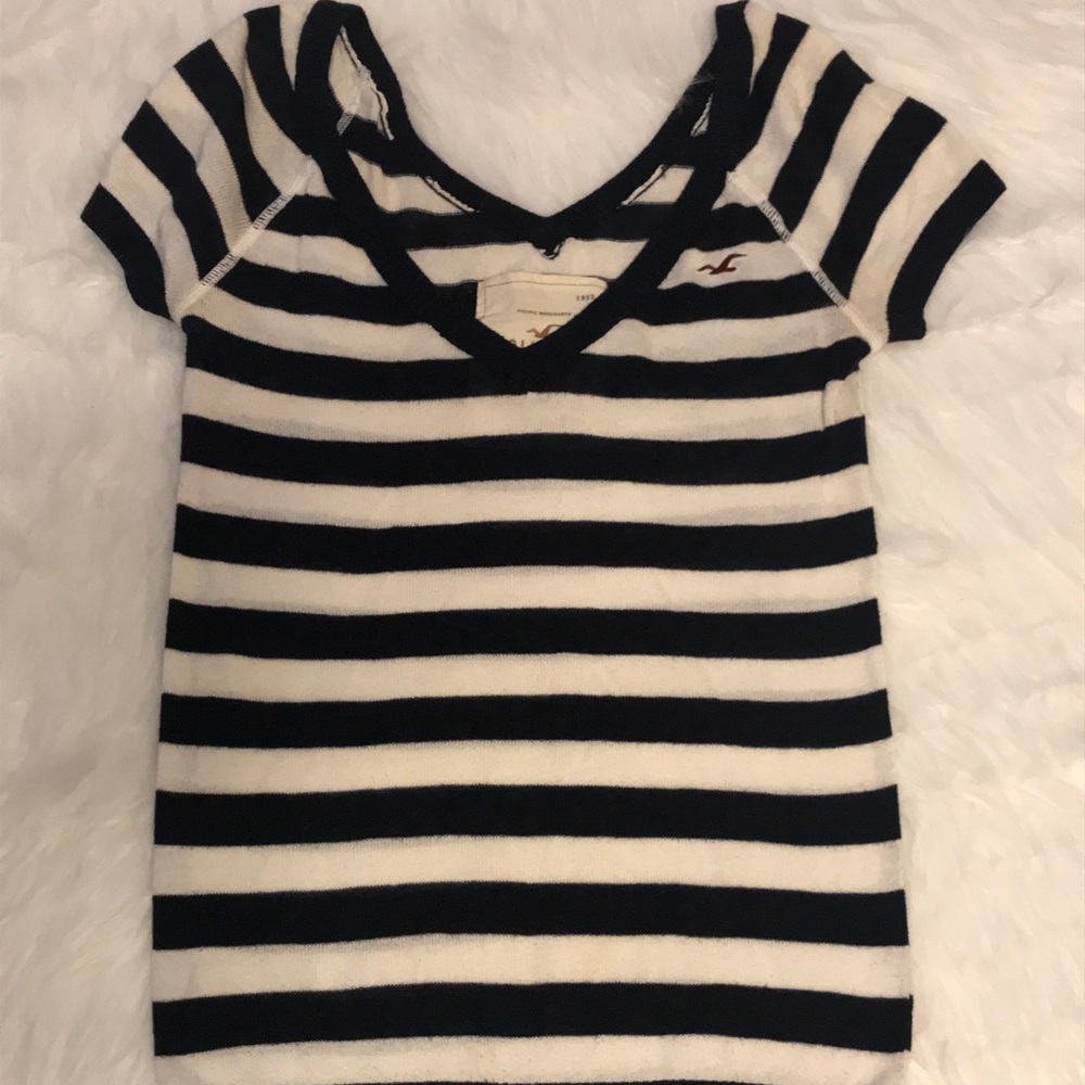 ✨Hollister Blue and White shirt ✨SZ (M)